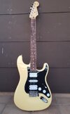 - Player Stratocaster HSH