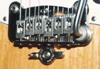 G&L_vibrato lock.jpg