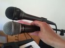 2 Mikrofone: The Singer no 666 und TC Helicon MP-75 top Zustand