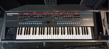 Roland Juno X Synthesizer mit Thon Custom Case mit Pedalfach