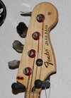 Fender Jazz Bass (Kopfplatte, nah).jpg