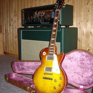 Larry British Purist + Mojo 2x12 Bluesbreaker Box mit Celestion AlNiCo Gold Speakern bestückt.

Gitarre ist eine Gibson Custom Shop 1959 Les Paul VOS.

Die perfekte Kombination!