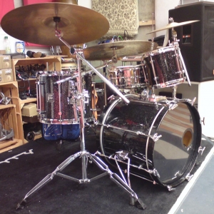 Sonor HiLite in Black Diamond
(10x9, 12x10, 14x12, 20x16)
12" Tom ist nicht montiert ;)