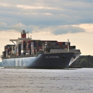 Containerschiff MOL Prestige - Arbeit im anrollen. Kapazität ca 10000 Container Baujahr 2006