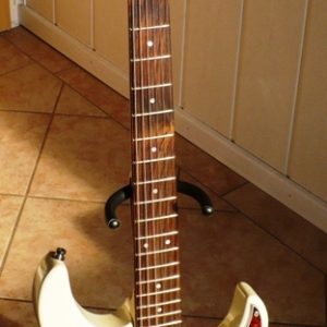 Yamaha Pacifica,

noch original bis auf die Security Locks und jetzt schon echt ok, aber auch hier wird noch was verändert werden, Mechaniken werden gegen welche von Kluson getauscht und über die Tonabnehmer habe ich mir noch keine Gedanken gemacht