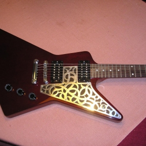 Gibson 76 Cherry Explorer nach dem Pickguard Update