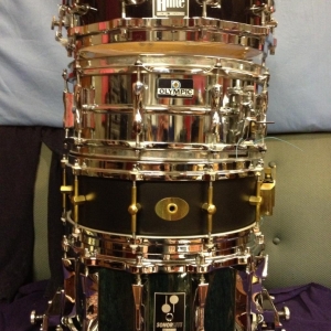 Snares 14"
Sonor HiLite x 4"
Premier Olympic x 5"
Noble & Cooley x 5"
Sonor Lite x 7.25"