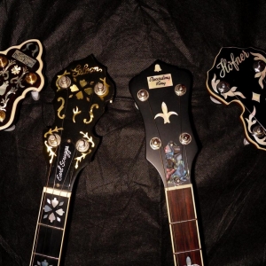 L-RK97SN;2v.L-Gibson "Earl Scruggs";2.v.R-RK35BR;R.-Höfner HBA5M