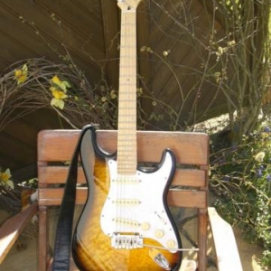 aa esche FMT strat mighty mite birdseye neck, jap. ash qm body, wilkinson trem, rockinger Pups, locking mecs
BJ 2006