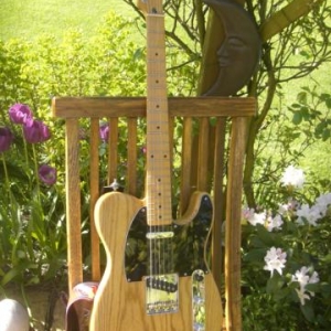 Frankenstein Tele, ash body göldo, no-name maple 1pc neck, leosound pups, fender hardware
BJ 2003
Body war ursprünglich seafoam green, hab ihn selbst gestrippt und kontuiert