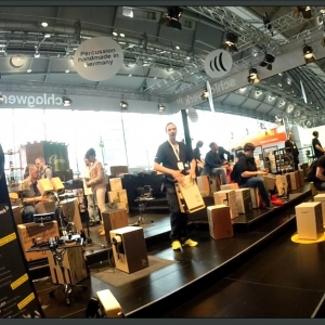 00251 0146 Musikmesse2015 Schlagwerk Cajones