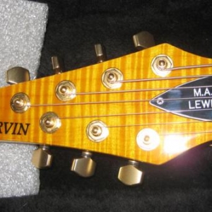 Carvin DC747 Headstock mit eingraviertem Namen