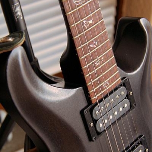 PRS Standard 24 Satin Charcoal - das etwas andere Spielgefühl.