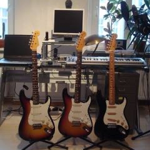 Drei Schwestern:
Tokai Goldstar Sound ST 60
Fernandes The Revival 64er Strat
Tokai Springy Sound ST 50