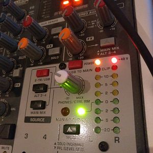 behringer xenyx x1204USB_1