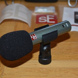 17 Mikrofon mit Windschutz in Klammer.jpg