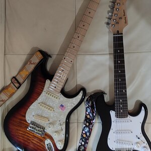 StB Vision Strato und StB Harley Benton short Strat