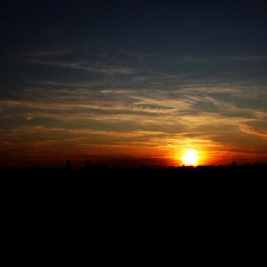 Sonnenuntergang, zwischen Speyer und Dudenhofen 2009.
Kamera: Canon EOS 500D