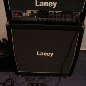 Laney Vh100R, Laney 4 12er Box
Anmerkung: das ZoomG2 verwende ich eigentlich nur für meinen kleinen Übungsamp.