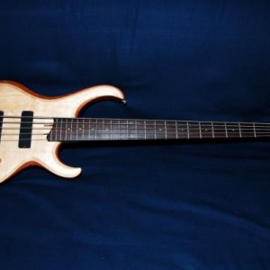 Ibanez BTB 555