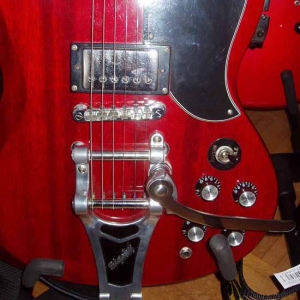 Epiphone SG mit bigsby