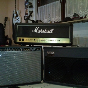 Fender Frontman, Vox AD 50 VT XL und Marshall JCM 900