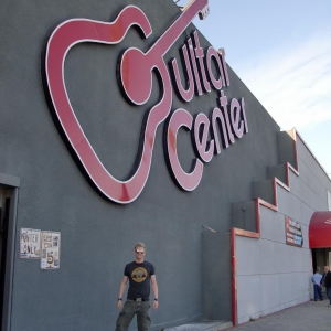 Ich vor'm Guitar Center in Hollywood auf dem Sunset Strip