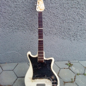 von Vorn (MUSIMA Gitarre aus den 60ern - TYPE UNBEKANNT)