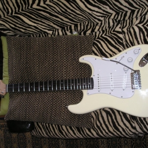 Squier Deluxe Custom Strat, PT 3 Samarium Cobalt Noiseless (SCN)