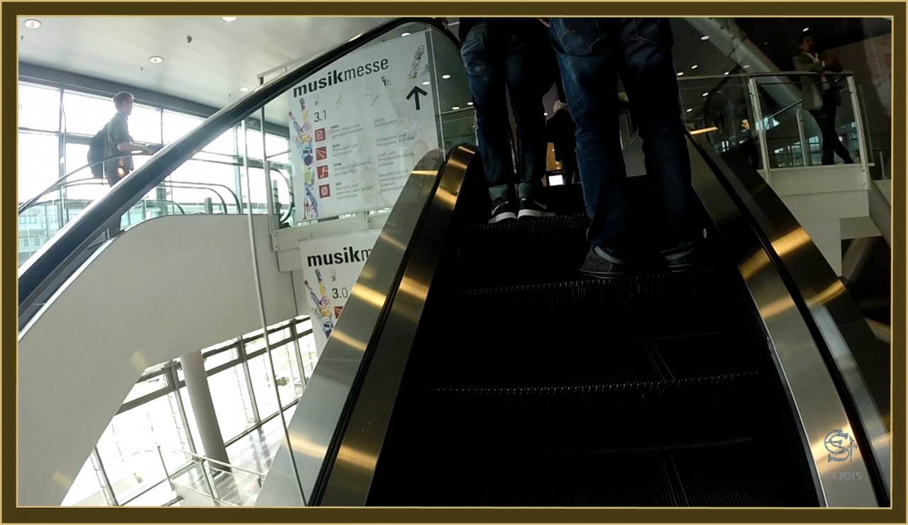 00249 0531 Musikmesse2015 Rolltreppe