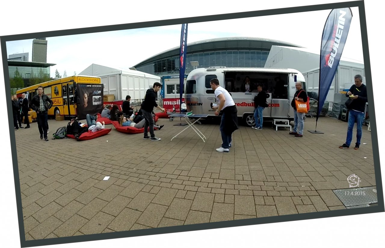 00264 1115 Musikmesse2015 Außengelände Chillen