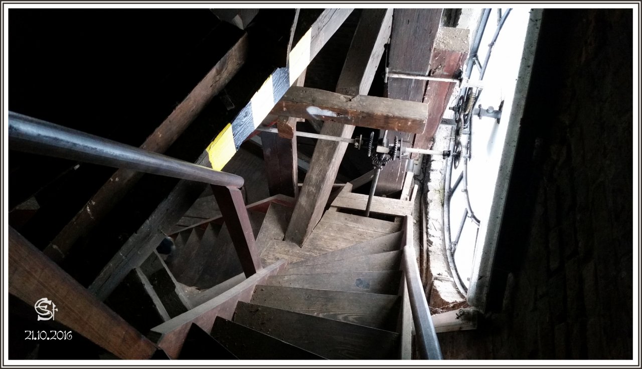08-12_20161021_124334 Rsig Treppe T7 Vom Unteren Glockenboden Zur Spieltischstube Turmuhr