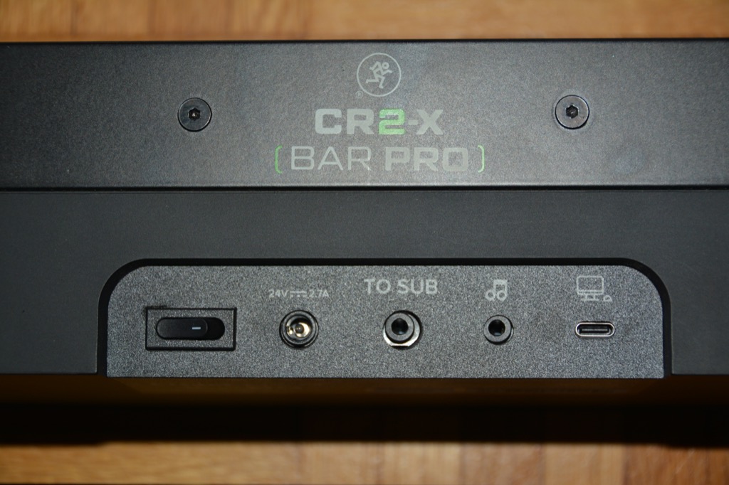 11 CR2-X Bar PRO Anschlüsse auf der Rückseite.jpg