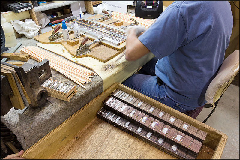 19_Fretboard-binding.jpg