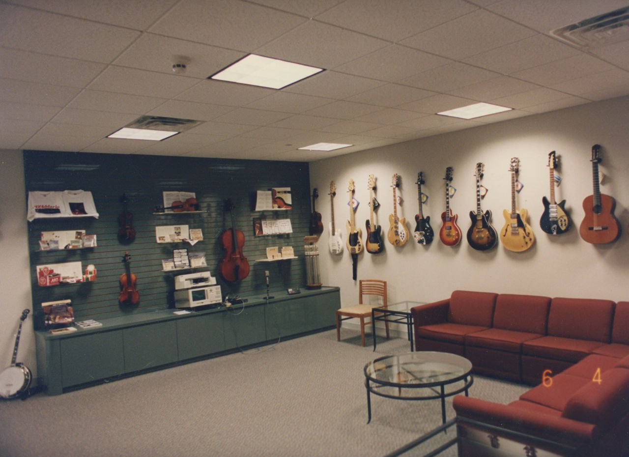 595 Smith opening   Guitar Room