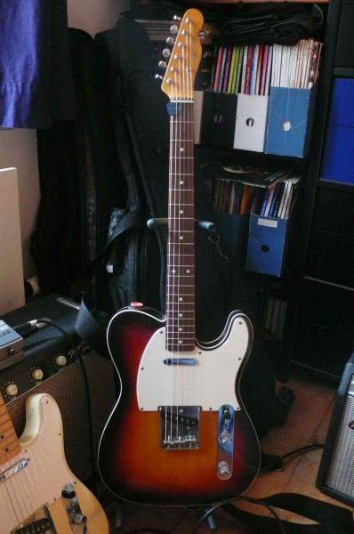 60´s "Custom" Telecaster, Bj. ´85/´87, Made in Japan

Sehr leichte, resonante Tele mit sehr luftigem Sound. Die perfekte Ergänzung zu meiner blonden Tele.