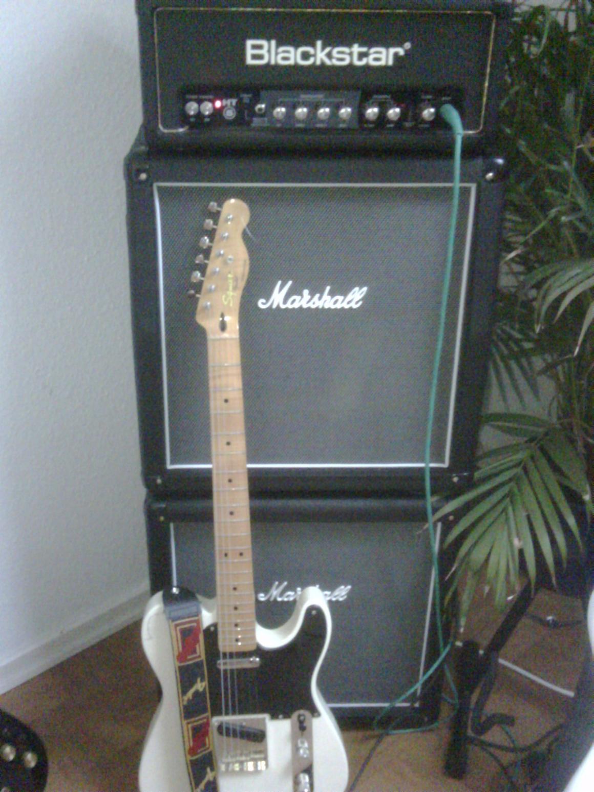 Blackstar HT 5 mit den zwei Marshall Haze Cabs