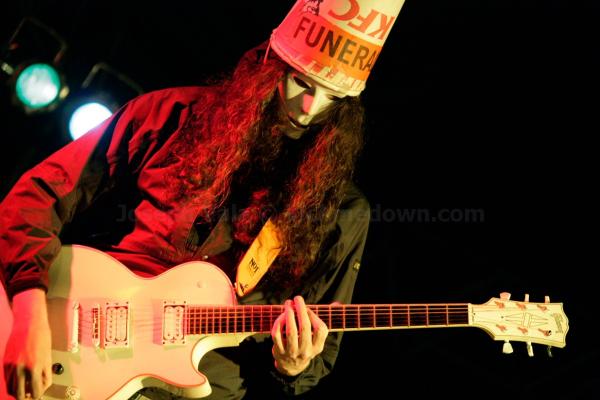 Buckethead in Action ;)