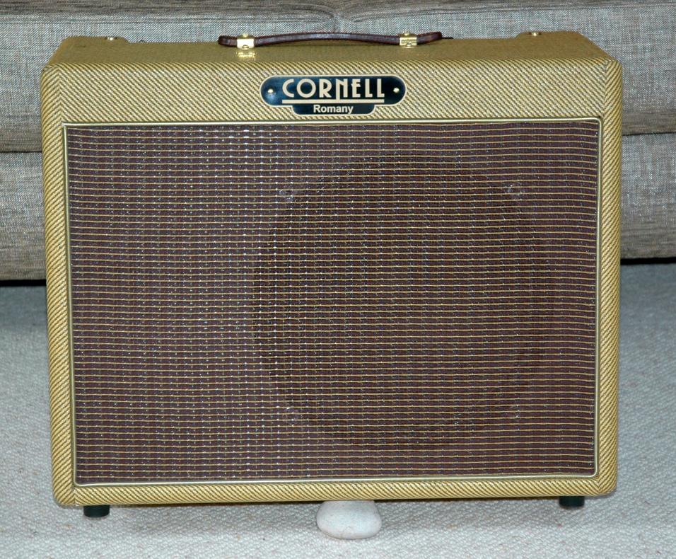 Cornell Romany Plus, 10 Watt Röhrenamp mit Reverb, integriertem Powersoak und deaktivierbarem Tone Stack. Ein Amp mit BF- und Tweed Sounds. Für mich der Amp für die Insel. RP 440