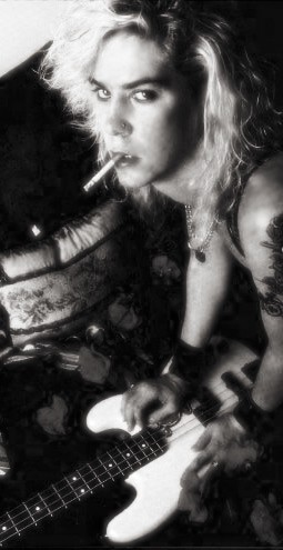 Duff McKagan... Hot... Mehr muss frau nicht sagen