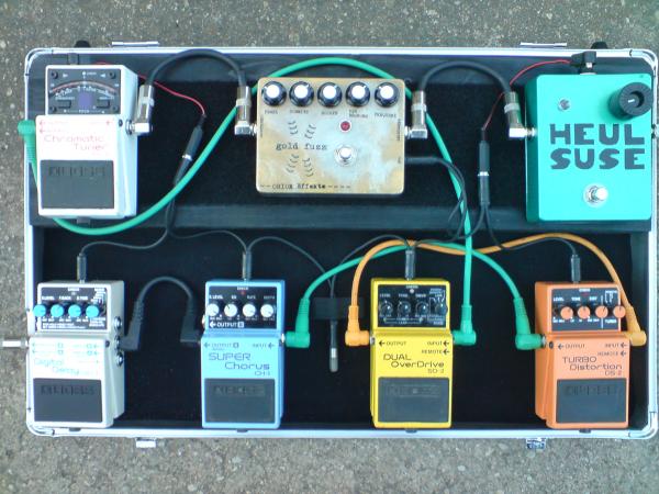 Effektboard6
Heulsuse (Wah als Filter) > Goldfuzz > TU2 > SD2 > DS2 > CH1 > DD7