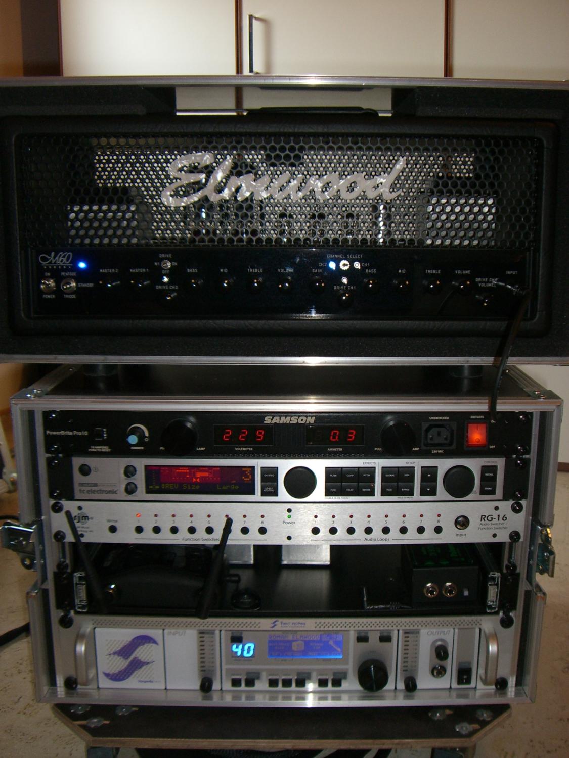 Elmwood Modena M60, Samson Power Brick, TC G-Major 2, RJM RG16, Pedale, Two Notes Torpedo VB101