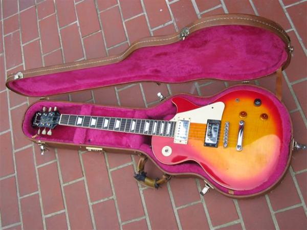 Epiphone im Koffer