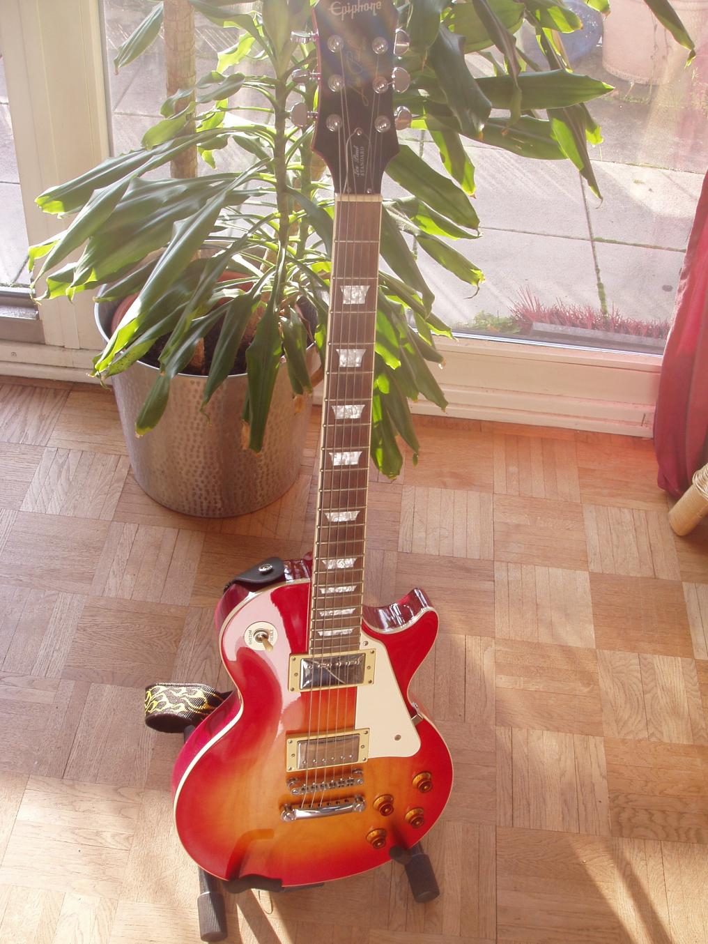 Epiphone Les Paul Standard cherry sunburst