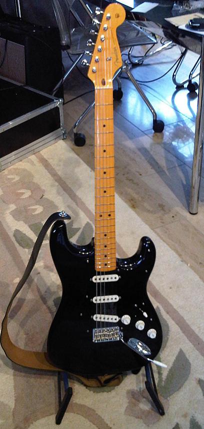 Fender Custom Shop Strat - David Gilmore NOS Model, modifiziert mit Brass Trem Block und Brass Claw