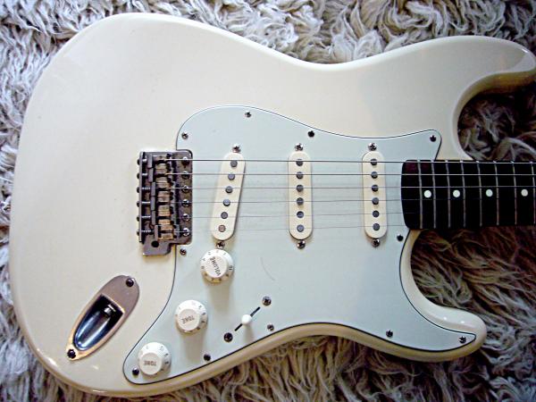 fender1, Bridge: Texas Special; Middle: Fat 50; Neck: Custom 69 Fender Custom Shop PUs