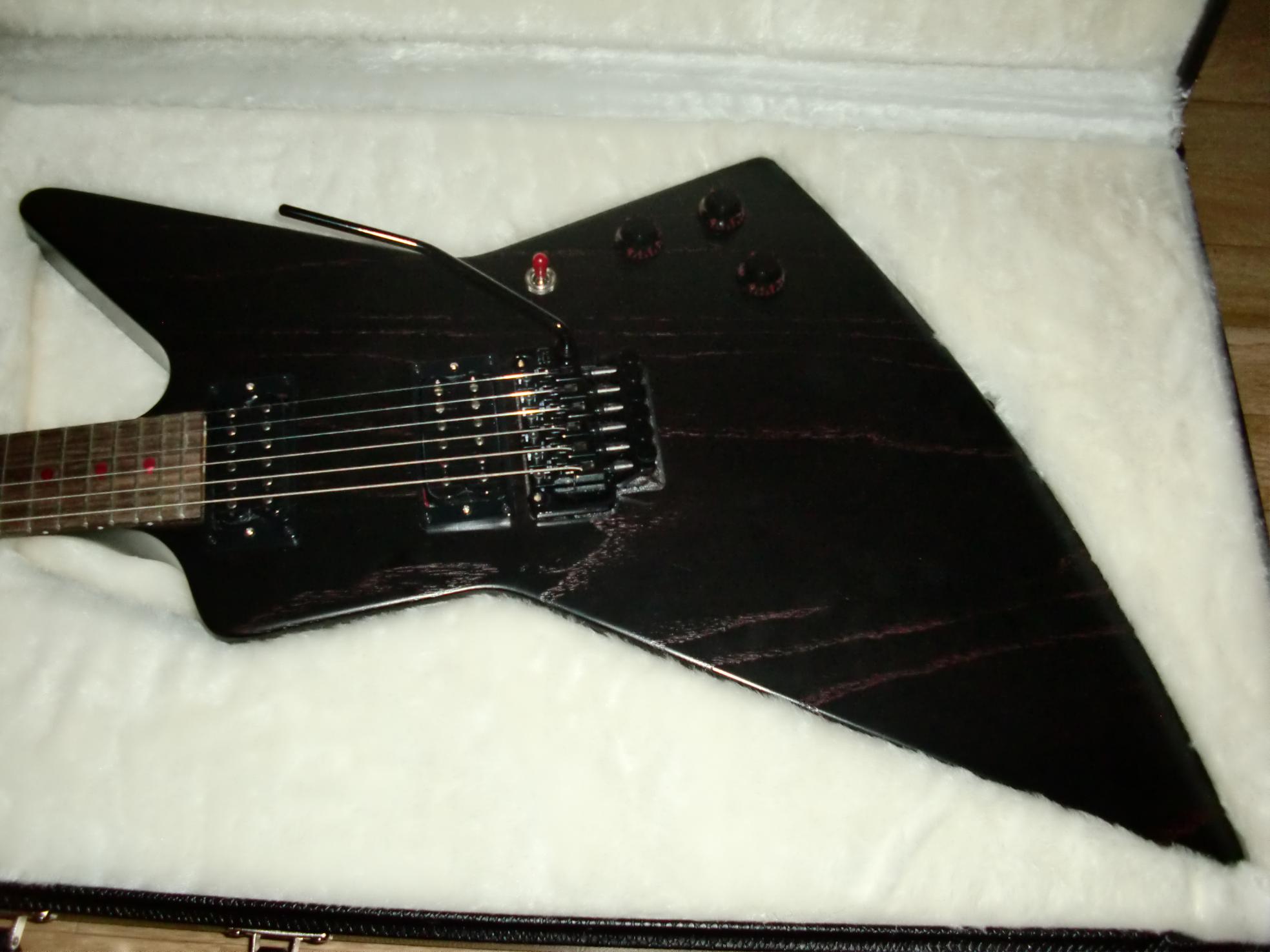 Gibson USA Explorer Vampire Blood Moon