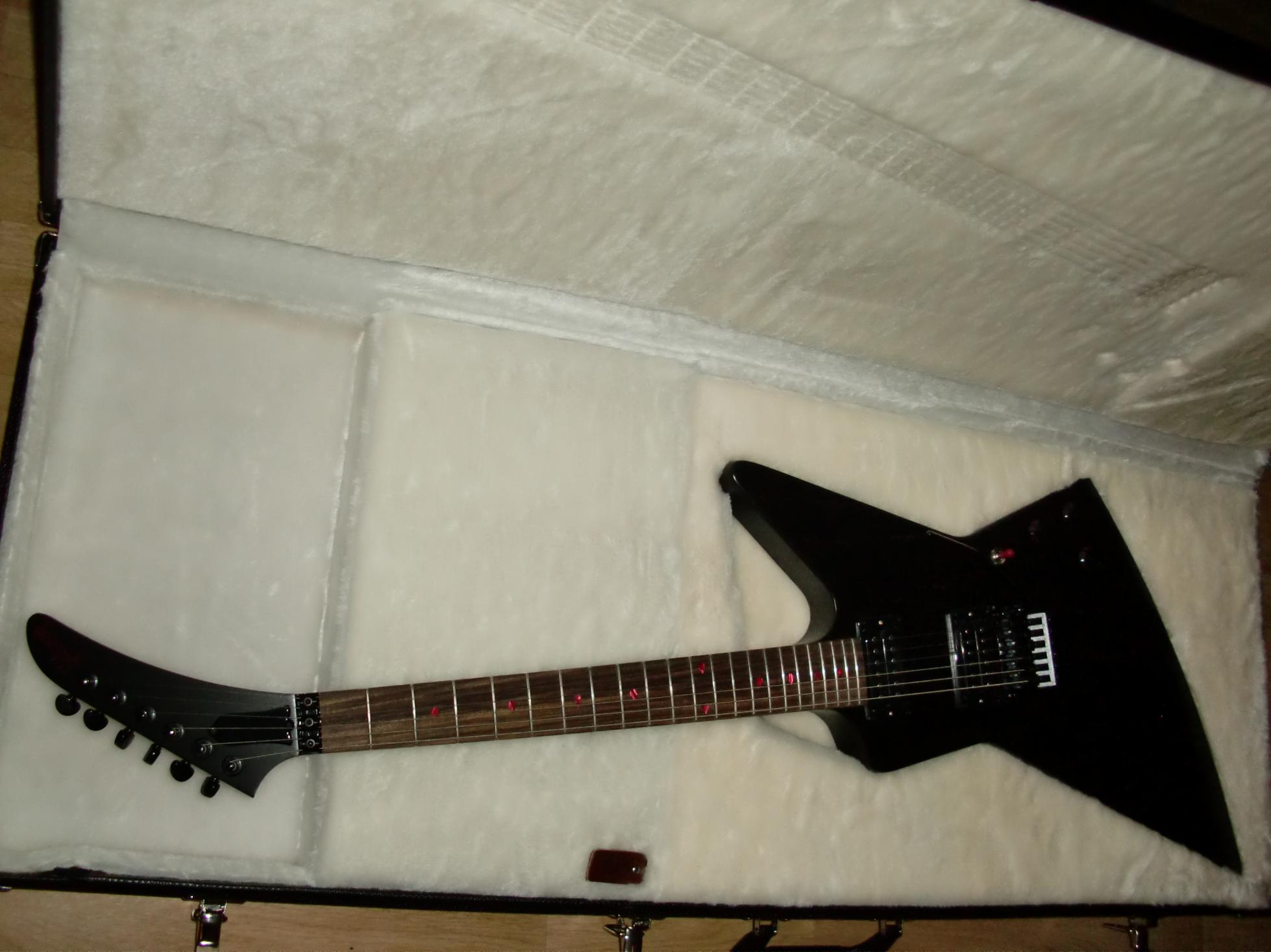 Gibson USA Explorer Vampire Blood Moon