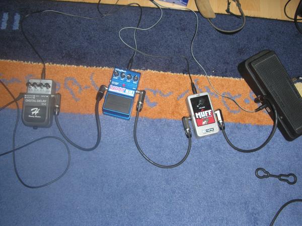 Harley Benton DD-2 - Digitech Screamy Blues - EHX 60ies Muffdrive - Dunlop GCB-95