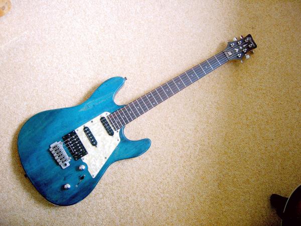 Hatte ich mal. Framus Diablo Pro, geiles Instrument. Konnt ich nicht halten :-(